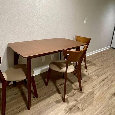 Aksarben Gem- Wfh Corner Desk & Minutes From I-80 Apartment Omaha Bagian luar foto